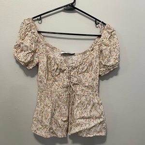 Flowered top, light.